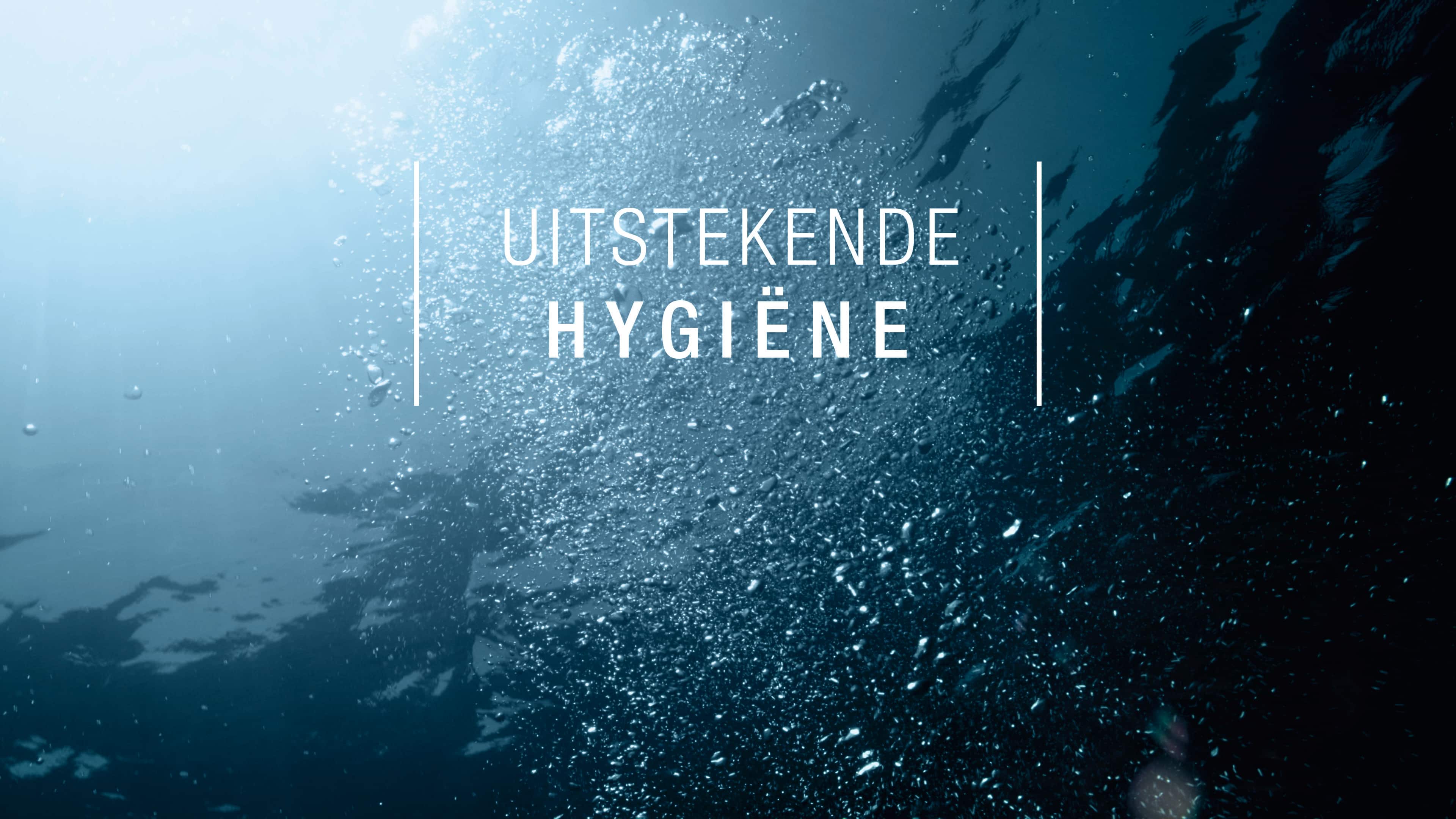 Underwater bubbles in teal tones with centered text ‘UITSTEKENDE HYGIËNE’, conveying a message of excellent hygiene. Underwater bubbles in teal tones with centered text ‘UITSTEKENDE HYGIËNE’, conveying a message of excellent hygiene.