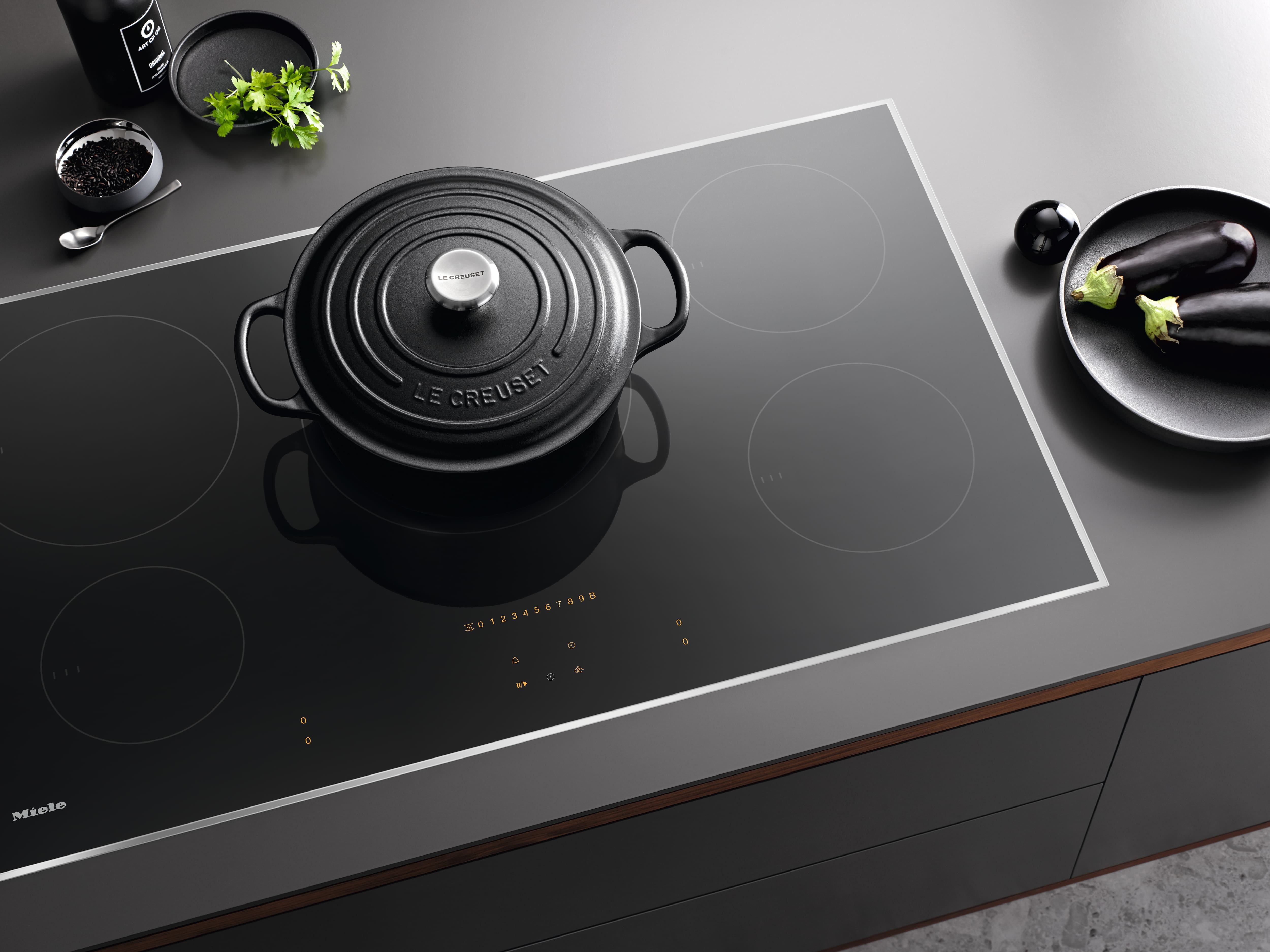 Operate your cooktop simply and intuitively