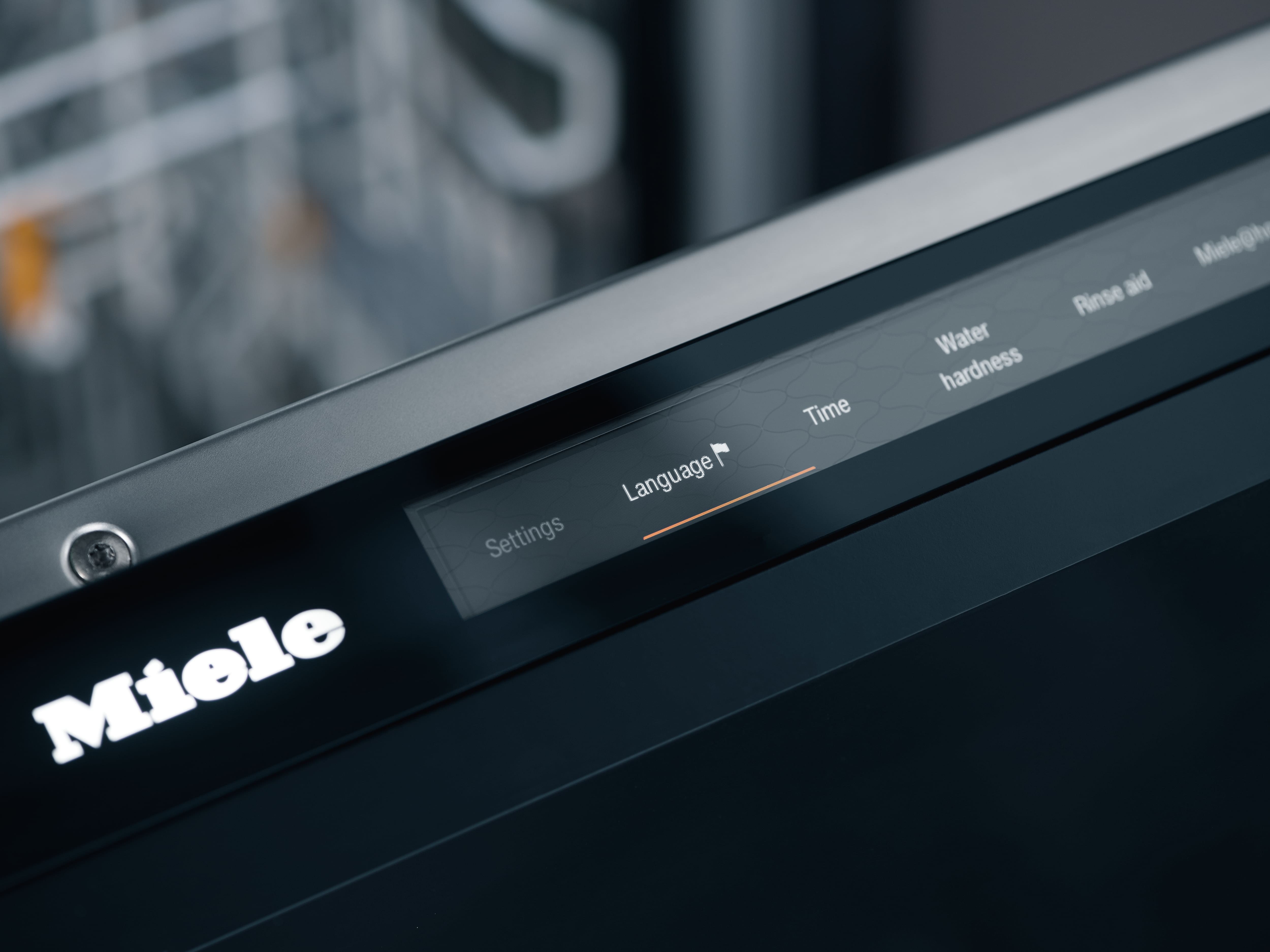 A Miele mosogatógépe több nyelven „beszél“ A Miele mosogatógépe több nyelven „beszél“