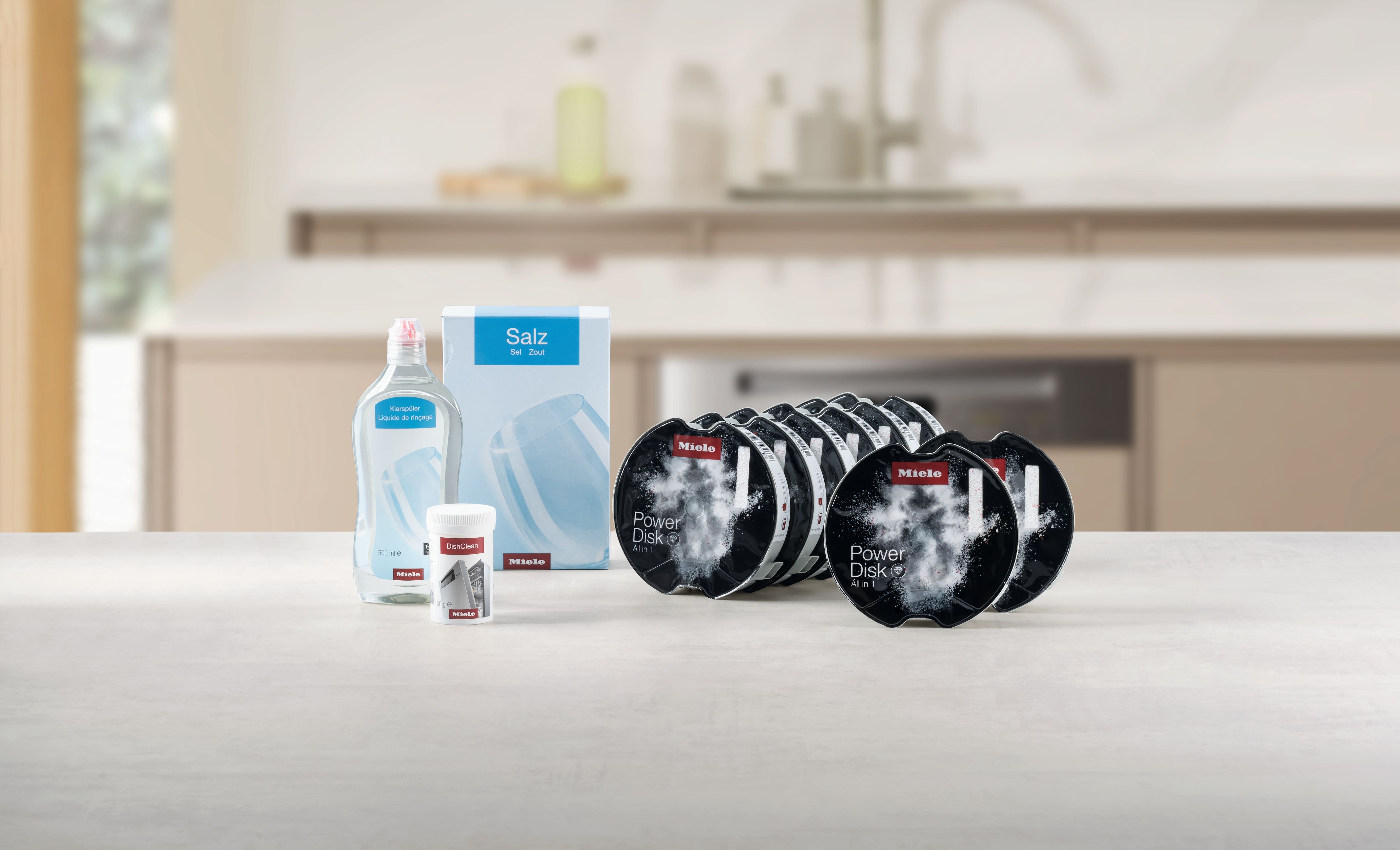 Miele PowerDisk, Geschirrspülsalz, Klarspüler und Dishclean auf Arbeitsplatte Miele PowerDisk, Geschirrspülsalz, Klarspüler und Dishclean auf Arbeitsplatte