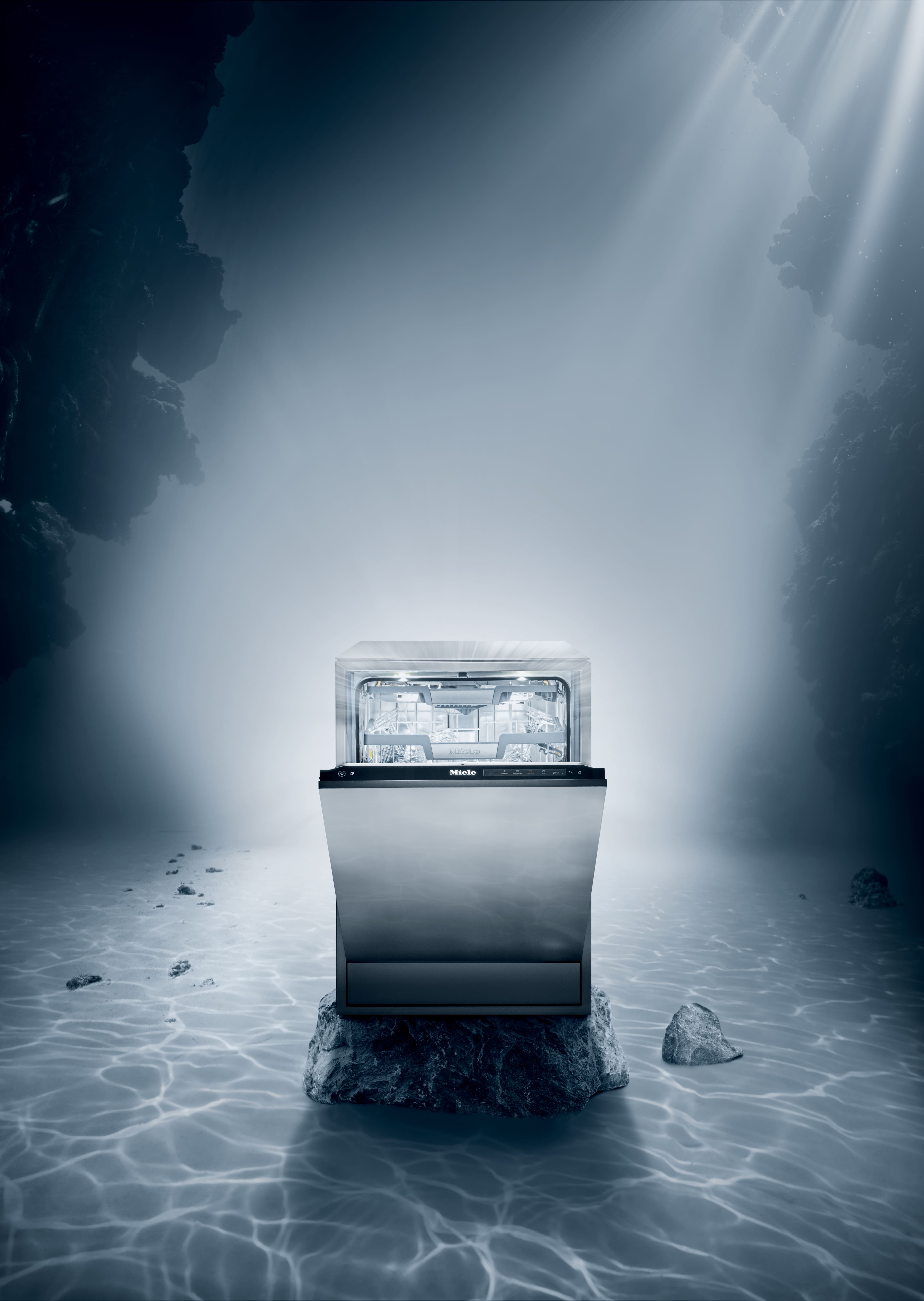 Miele dishwasher illuminated on a rock in an underwater scene, symbolizing cleaning power and purity. Miele dishwasher illuminated on a rock in an underwater scene, symbolizing cleaning power and purity.