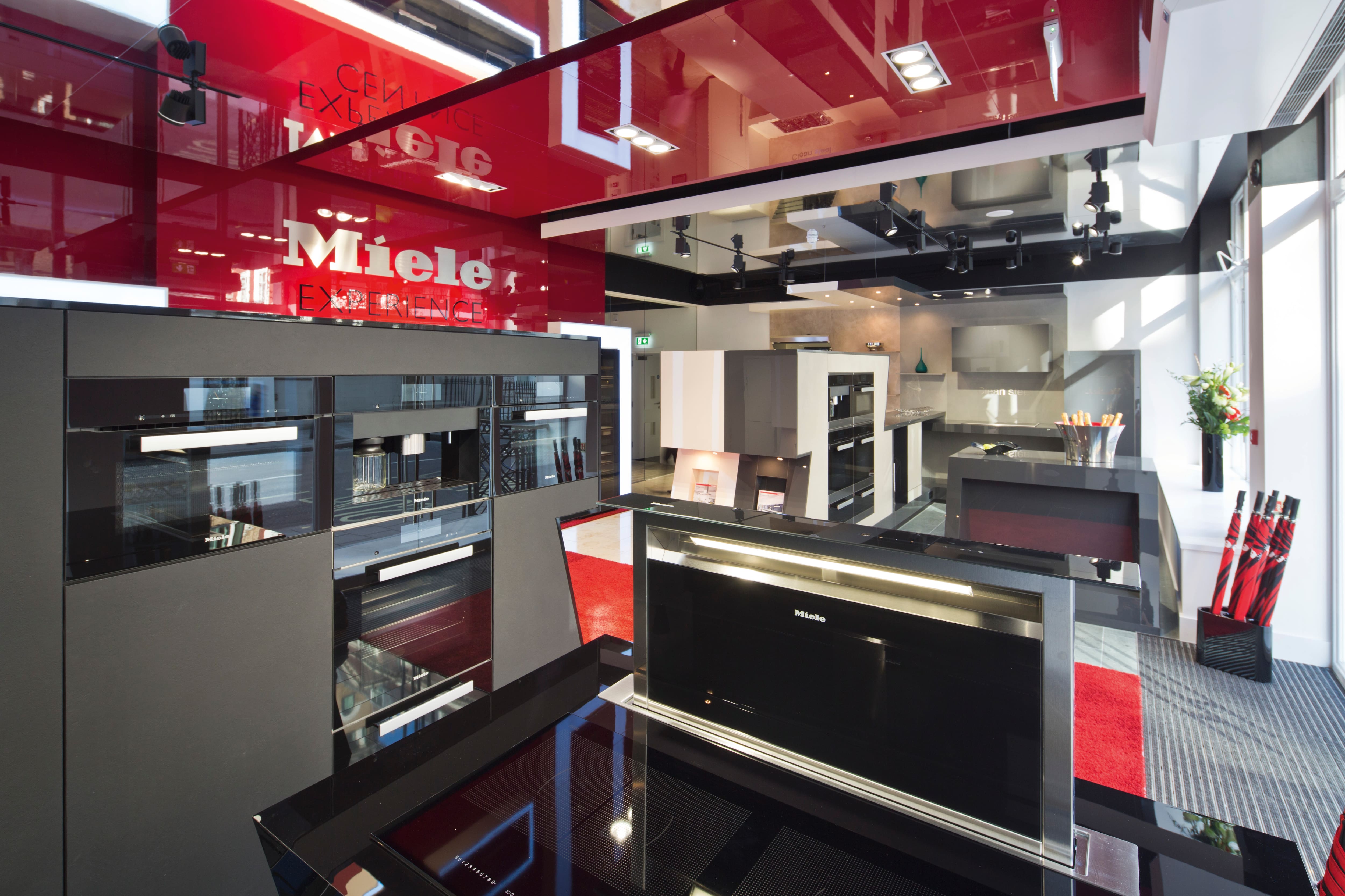 Nuestros Miele Experience Centers están abiertos para ayudarte en la tienda.