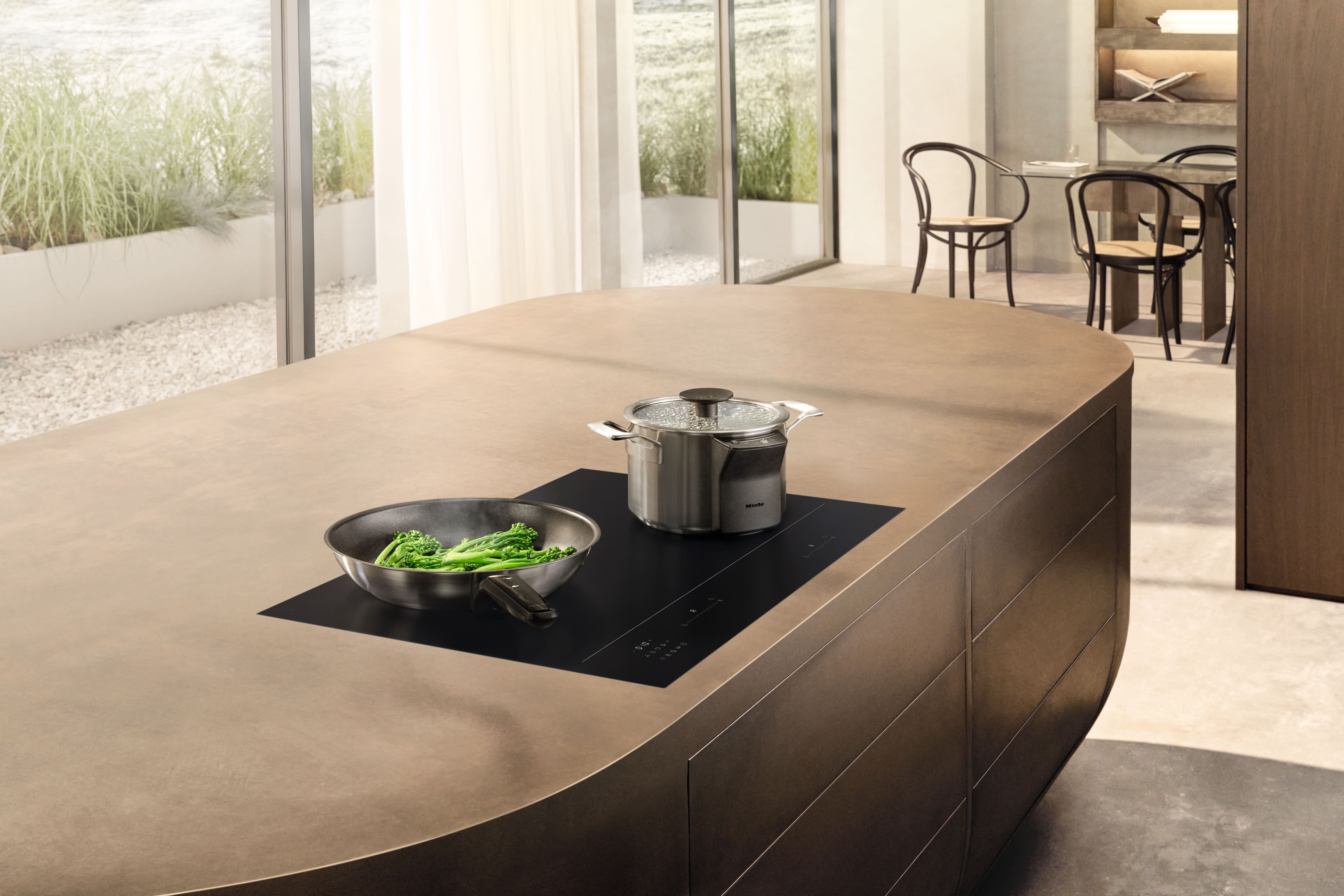 Modern Kitchen Featuring a Miele Black Matte KM8000 Hob Modern Kitchen Featuring a Miele Black Matte KM8000 Hob