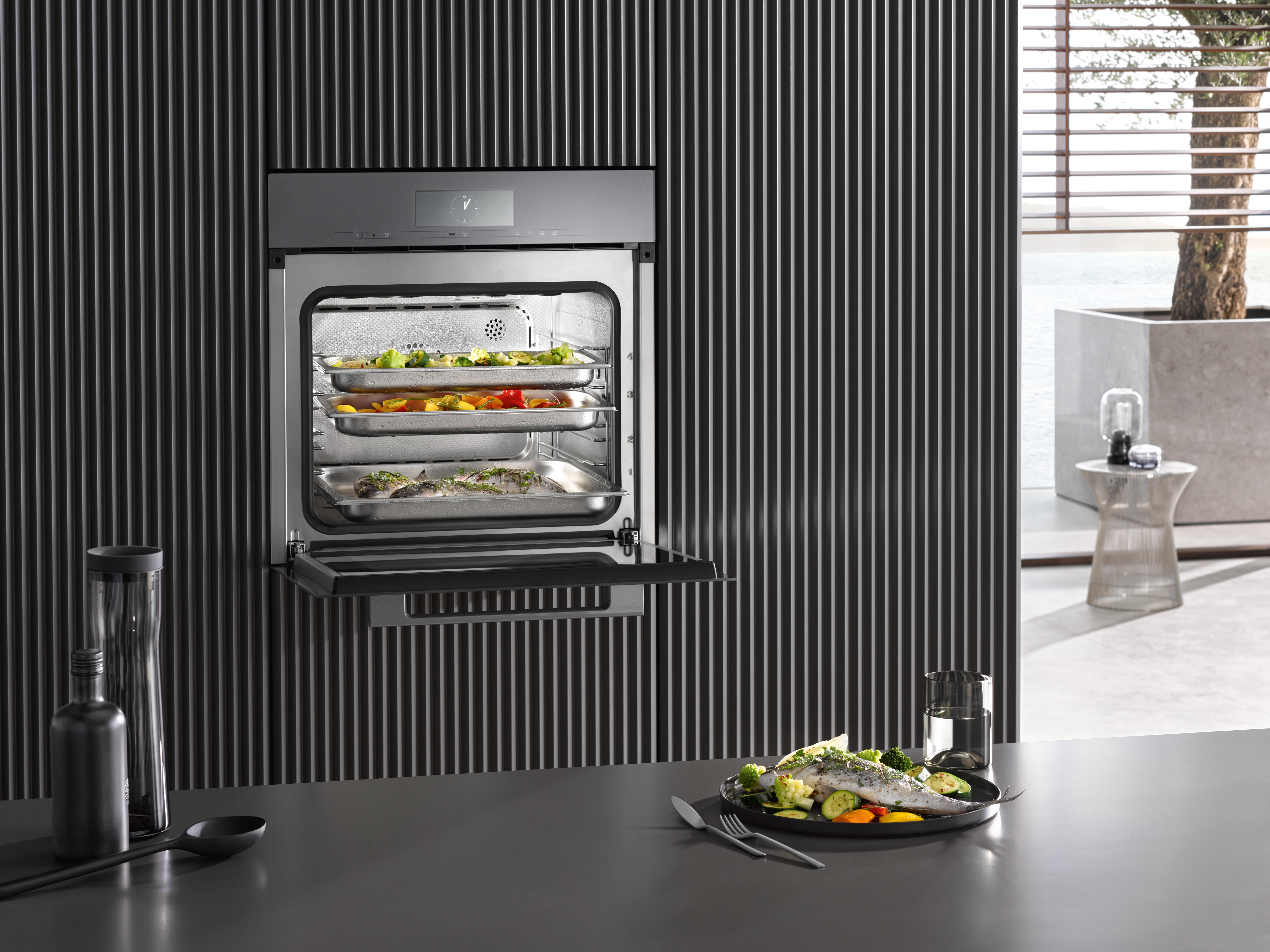 Product image, Sales adviser image