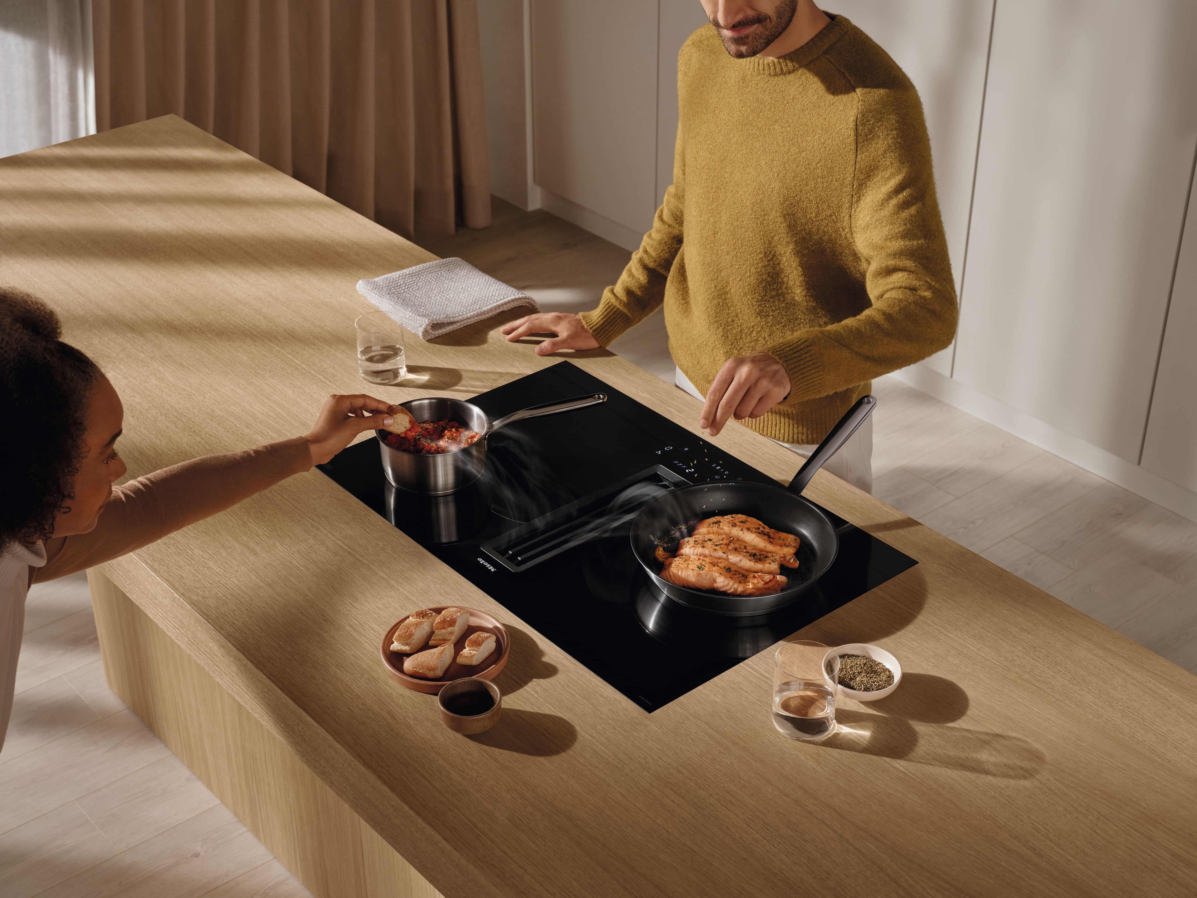Miele induction hobs with integrated extractors Miele induction hobs with integrated extractors