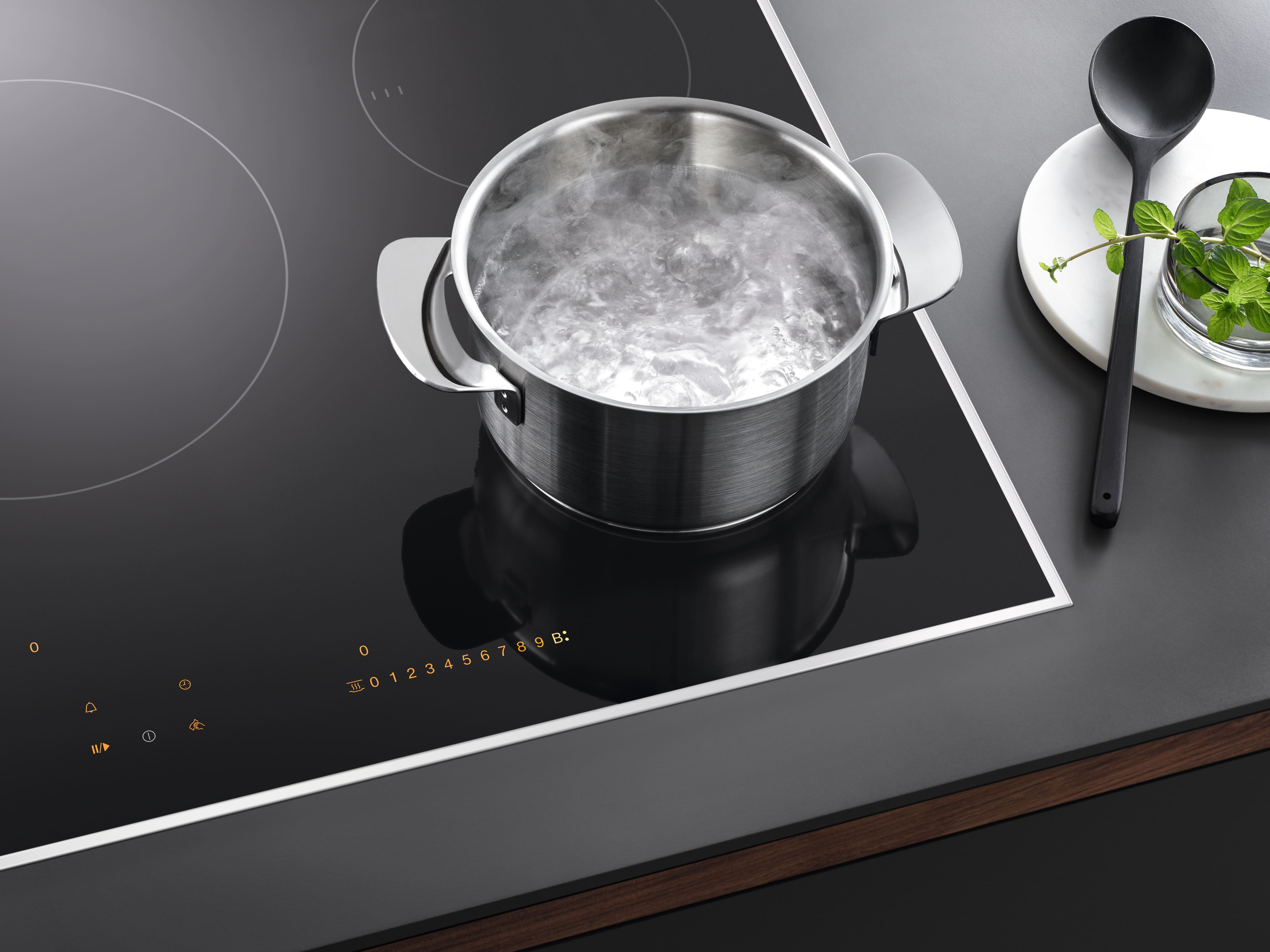 Heats up particularly quickly thanks to Booster