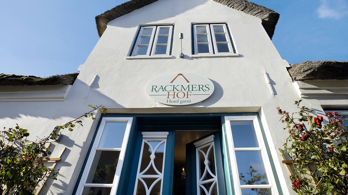 The entrance of the Hotel Ramers Hof on Föhr.