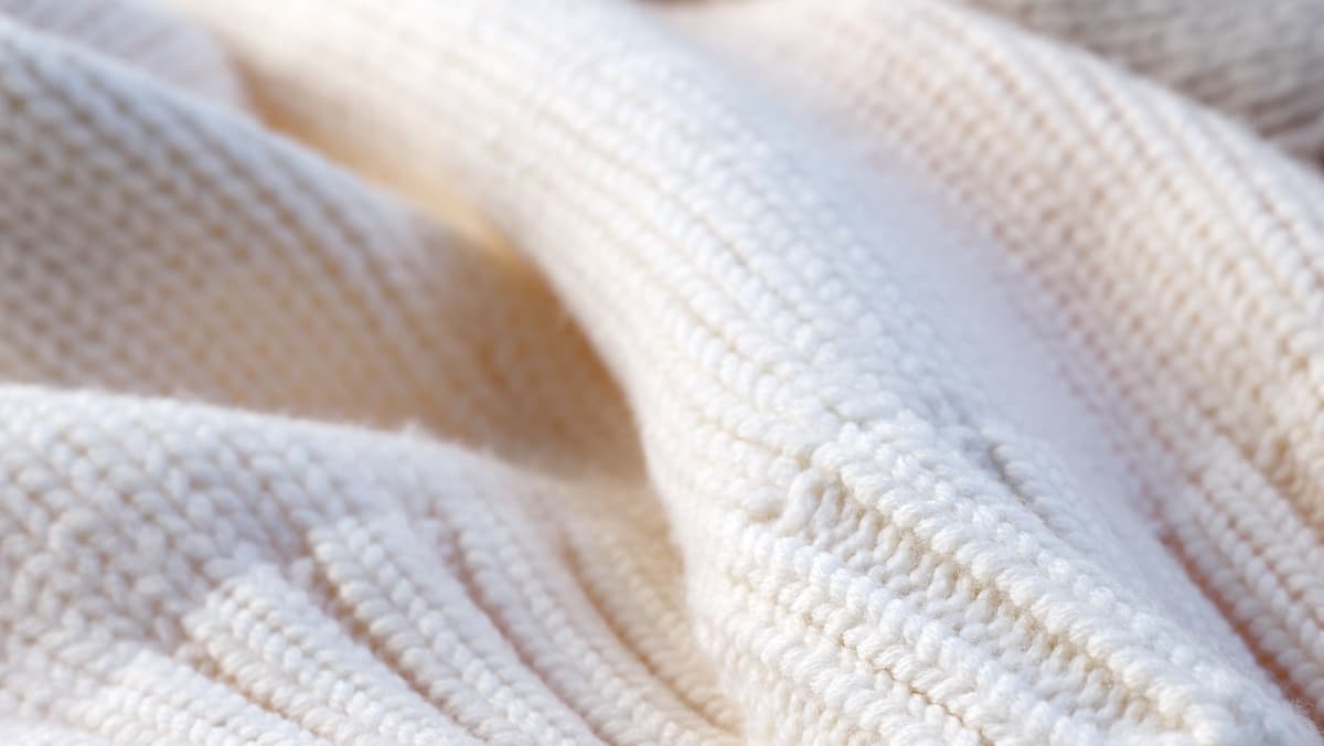Fibre tessibili di lana bianca 