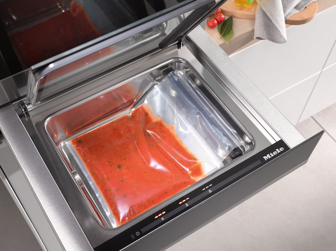 Vacuum sealing of liquids