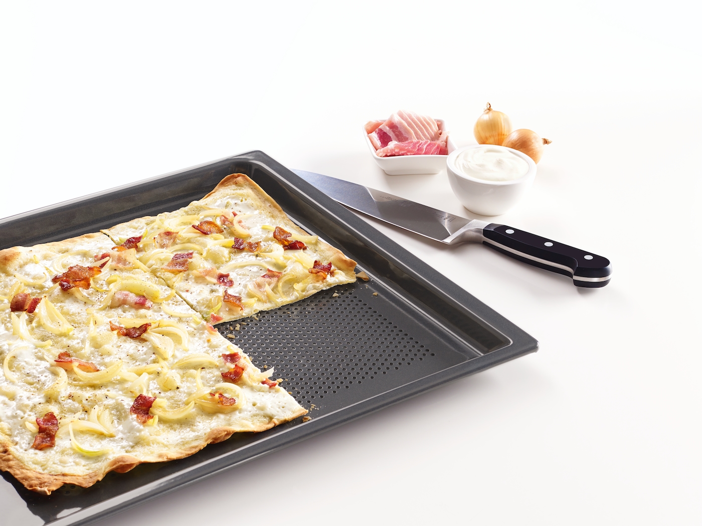 HBBL 71 Gourmet baking and AirFry tray, perforated product photo Laydowns Detail View ZOOM
