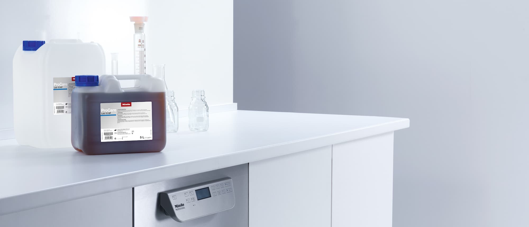 Miele Pro Care Lab 30 C - 5 Litri | Prodotto Per La Cura Di Tessuti E Pelle | Detergente Professionale Miele - Foto 2