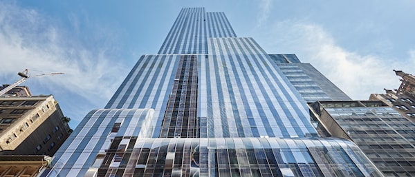 Perspective of the front of a skyscraper from below