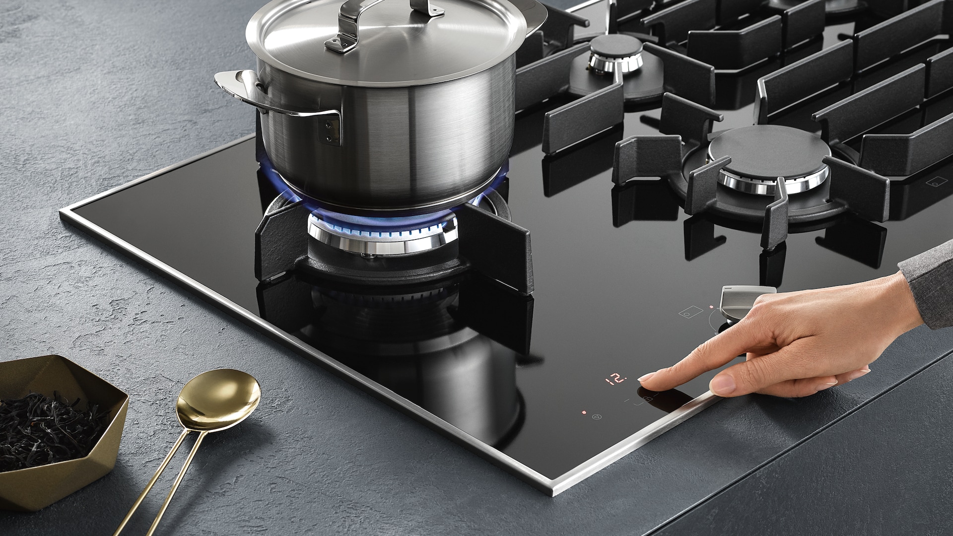 Hobs - KM3054-1 G   USA   EDST   120/60 - 3