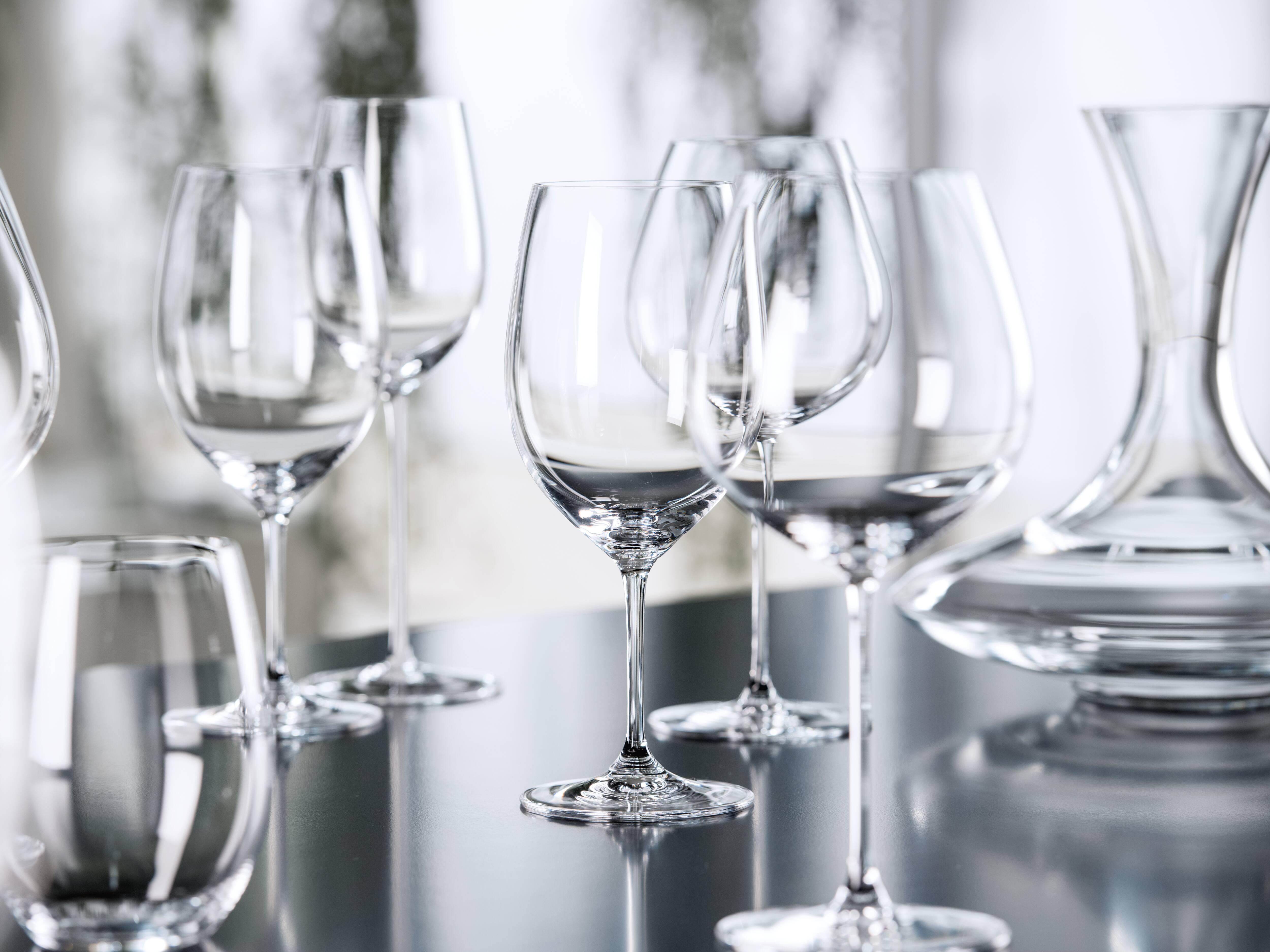 Gentle cleaning of delicate glassware