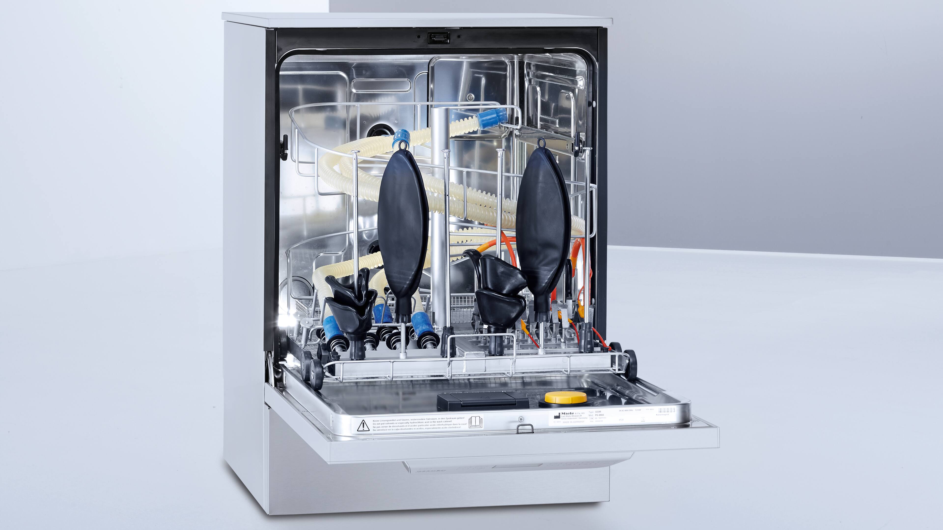 Instruments d’anesthésie dans un laveur-désinfecteur.