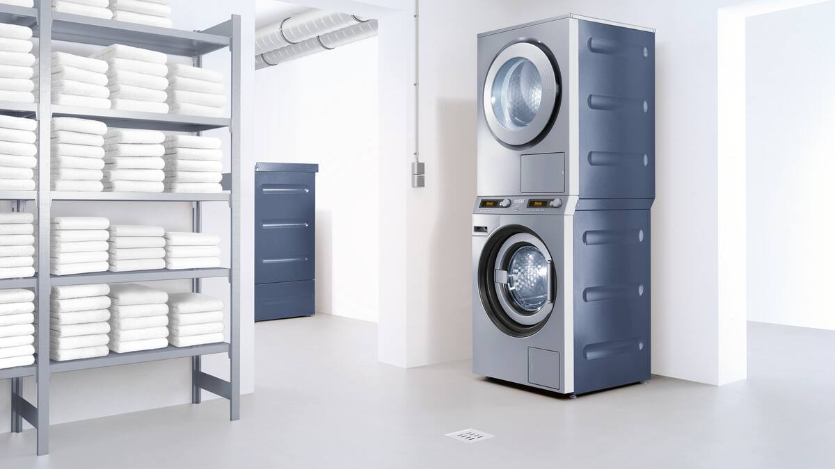 Miele - Avez-vous déjà pensé à installer votre lave-linge et votre sèche- linge en colonne ? Cela vous permet un gain d'espace et une esthétique  harmonieuse grâce aux designs de nos appareils pensés