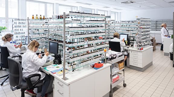 Four Symrise employees work in the laboratory area of the company.