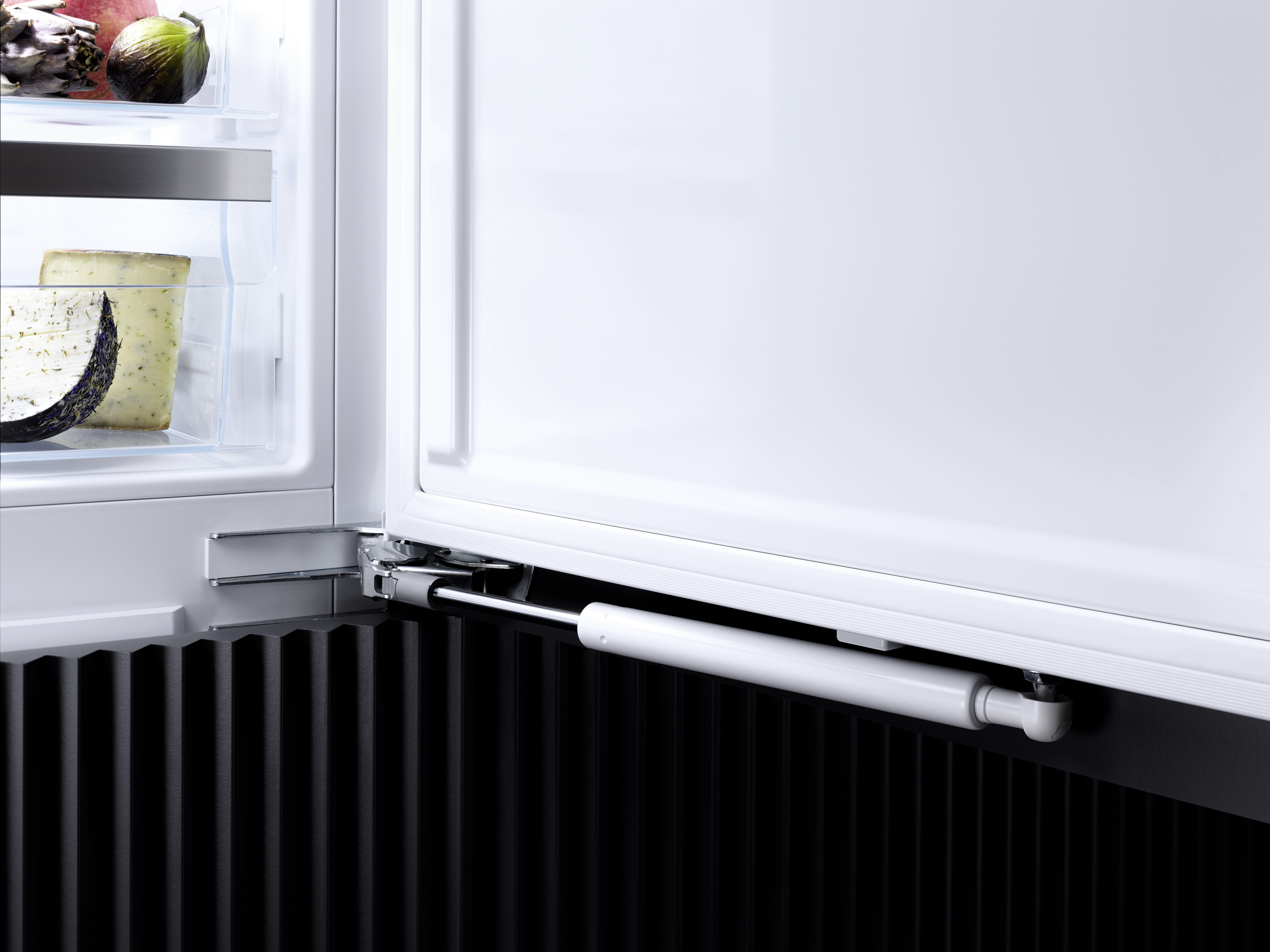 D D Miele / Gefrierfach mit Einbau-Kühlschrank K EURONICS 7318 |