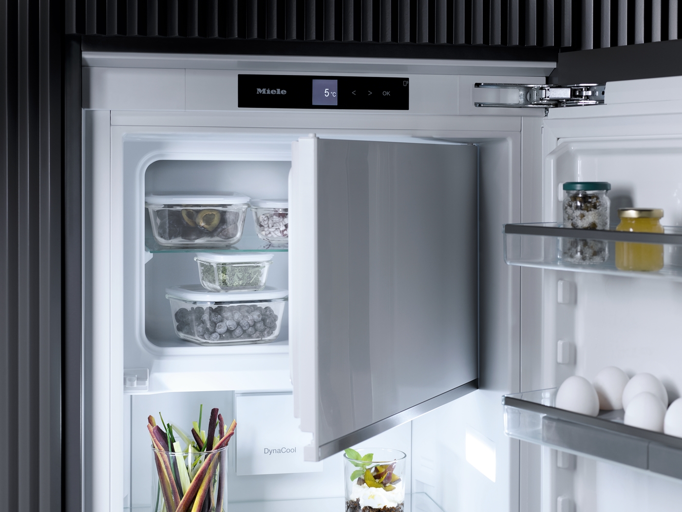 Iebūvējams ledusskapis ar saldētavu, PerfectFresh Pro un DynaCool funkcijām (K 7744 E) product photo Laydowns Back View ZOOM