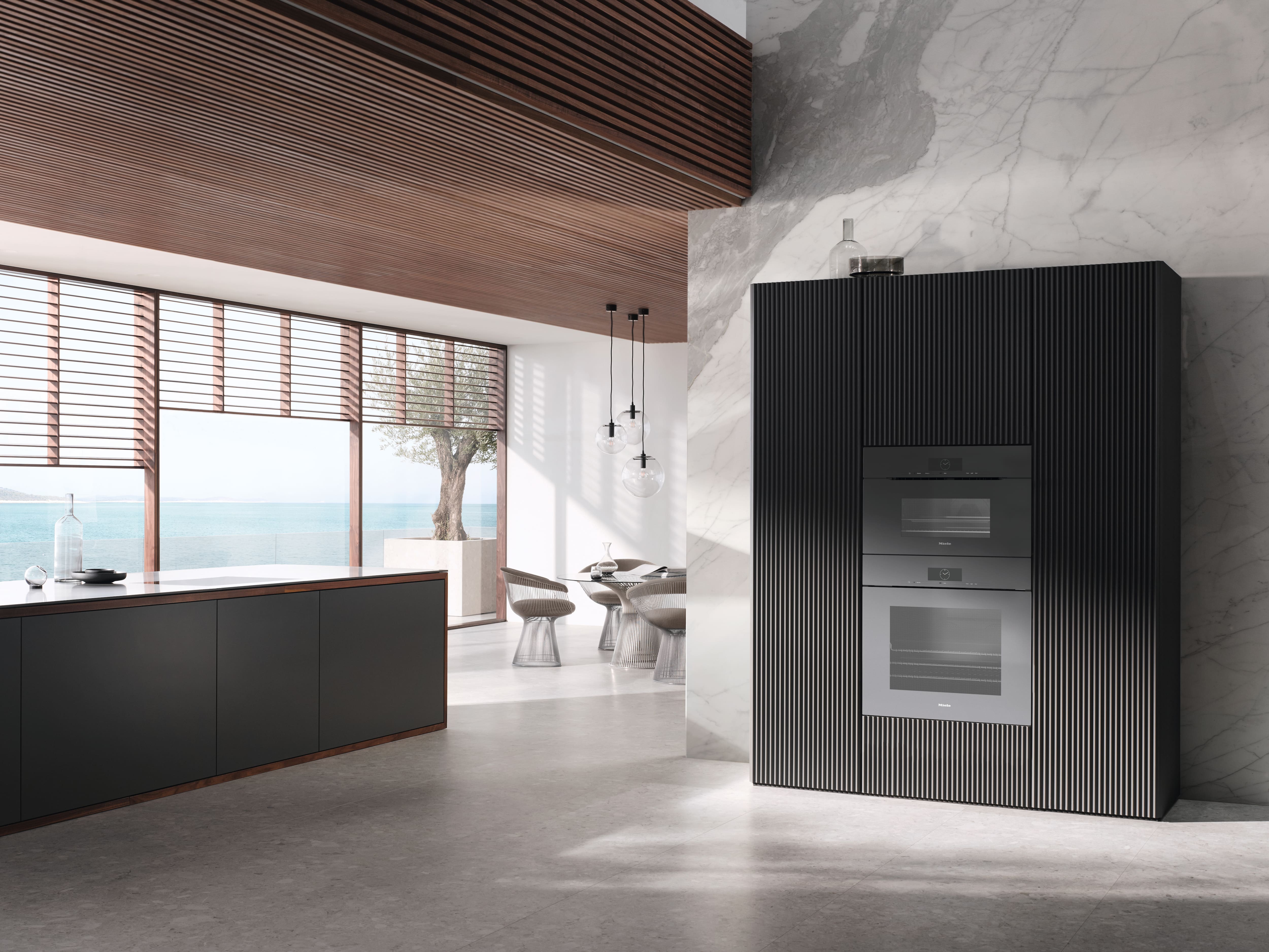 Moderne keukeninrichting met Miele grafietgrijze apparaten