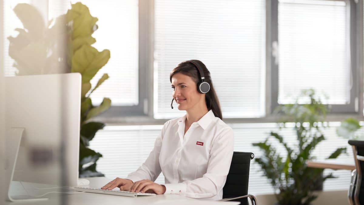 Miele Professional Service employee works on the computer