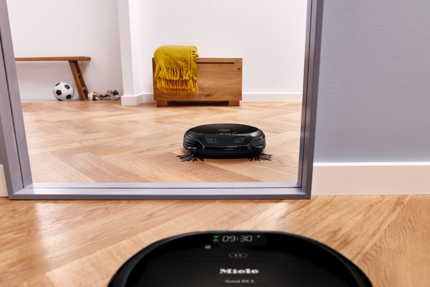 Scout RX3 SPQL Obsidian Black Robot vacuum cleaner product photo View34 ZOOM