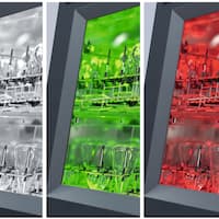 Detailaufnahme des Spülraums in drei Farben – normale Beleuchtung, grün und rot.