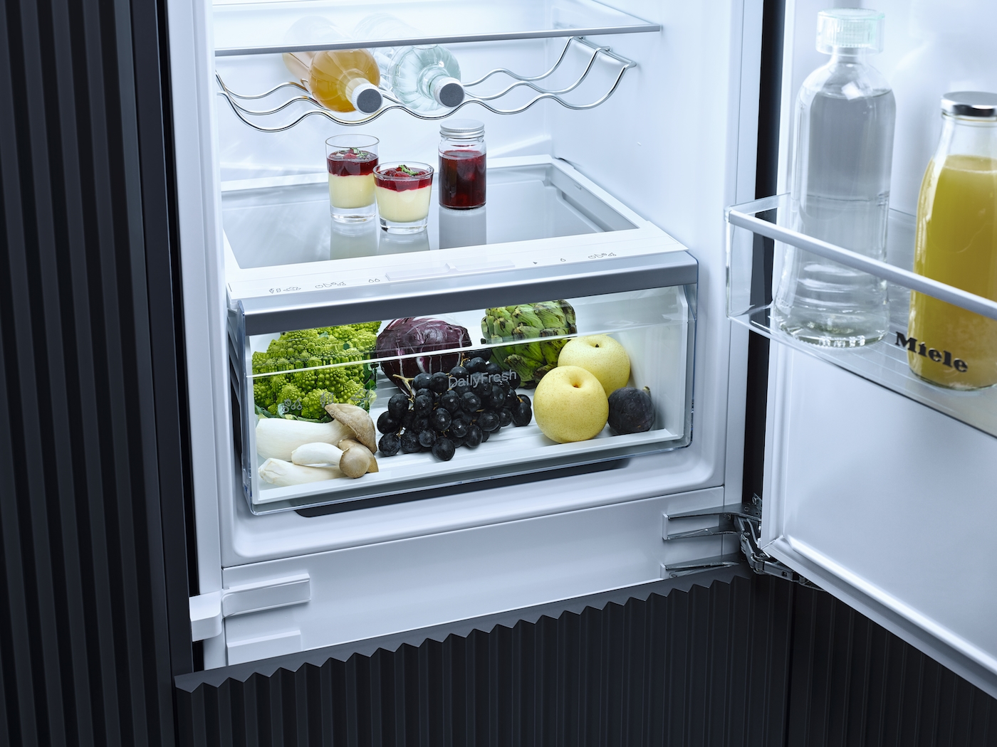 Iebūvējams ledusskapis ar saldētavu ComfortFros un DailyFresh funkcijām (KD 7724 E Active) product photo Laydowns Back View ZOOM