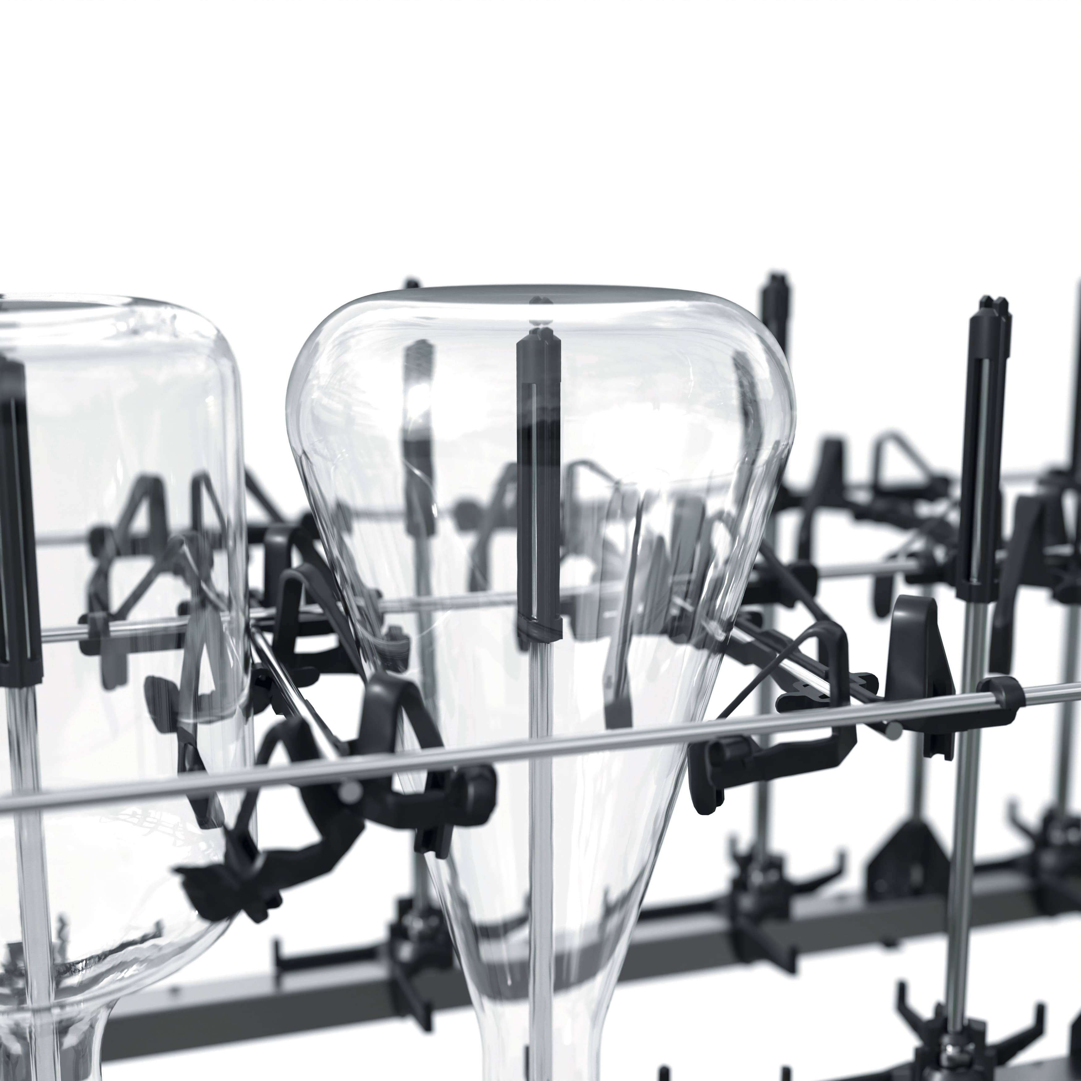 Ein Erlenmeyerkolben ist auf einer Düse mit Haltegitter platziert.