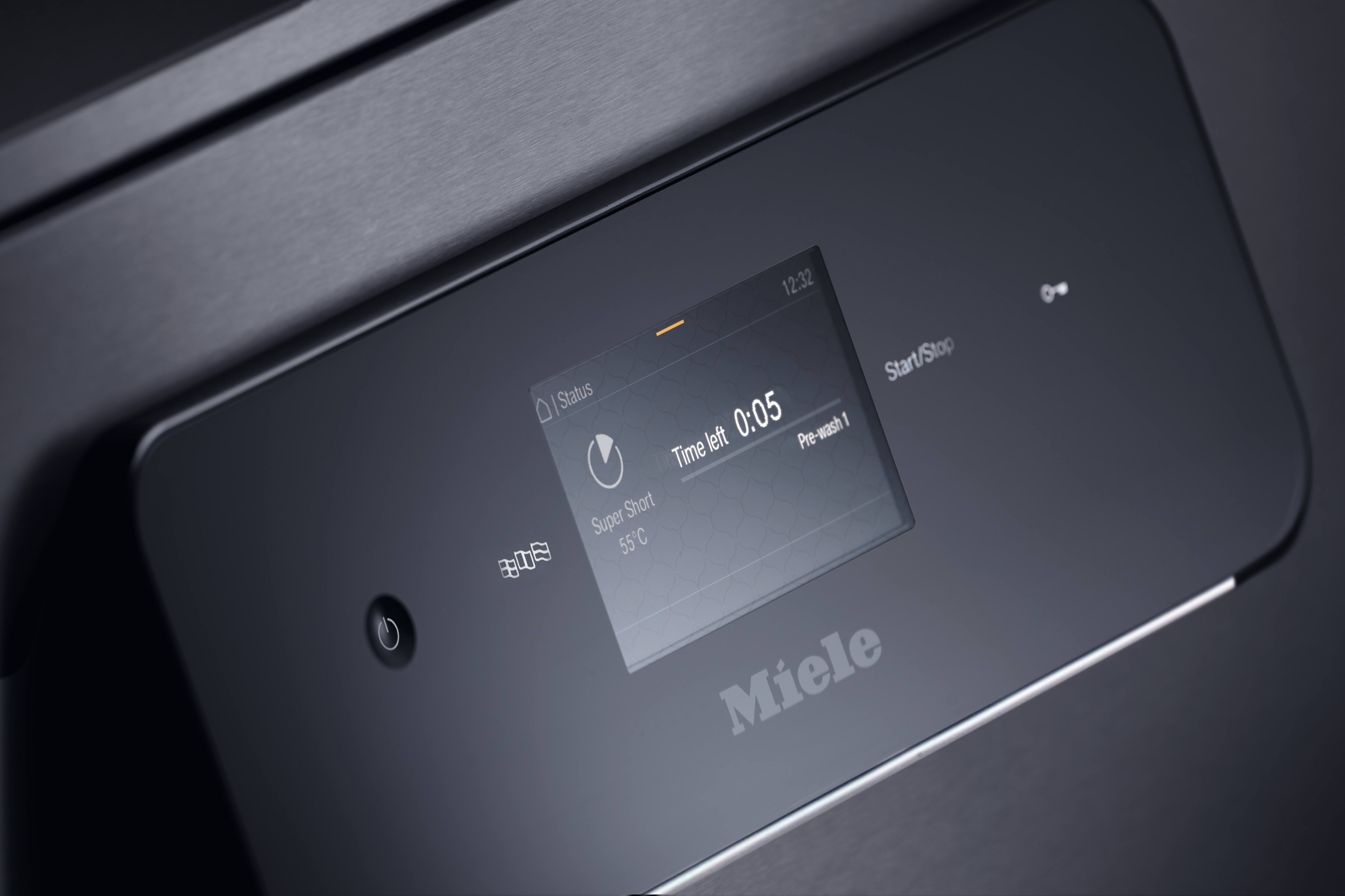 Dotykový displej myčky Miele Professional MasterLine a indikace s časovačem