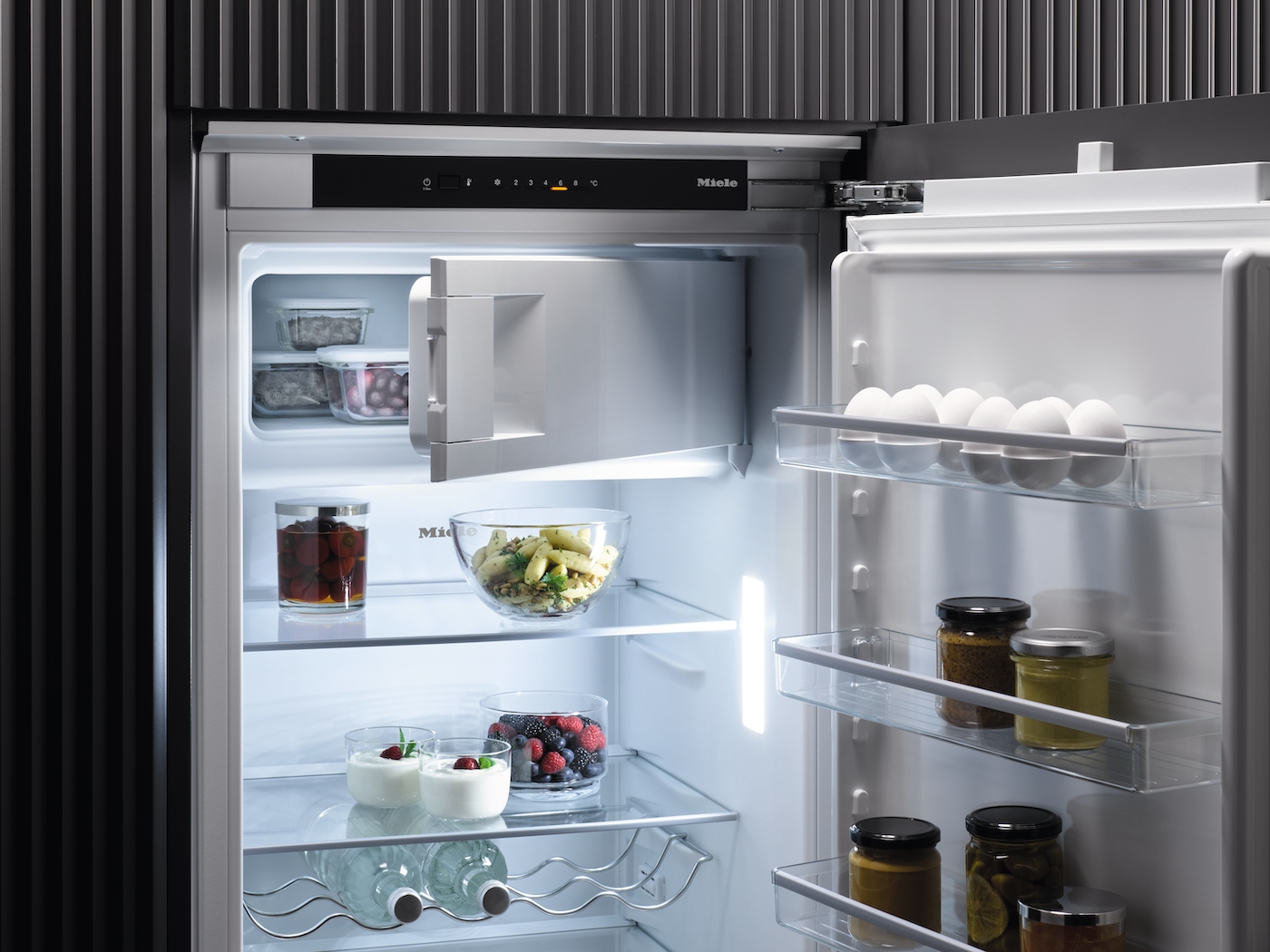 Iebūvējams ledusskapis ar saldētavu un automātisko intensīvo dzesēšanu, 1.22 m augstums (K 7326 E) product photo Laydowns Back View ZOOM