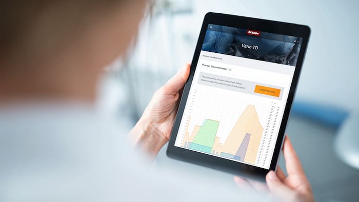 Tabletilla näkyy koneen ohjelmatietoja Miele MOVE Connectissa.