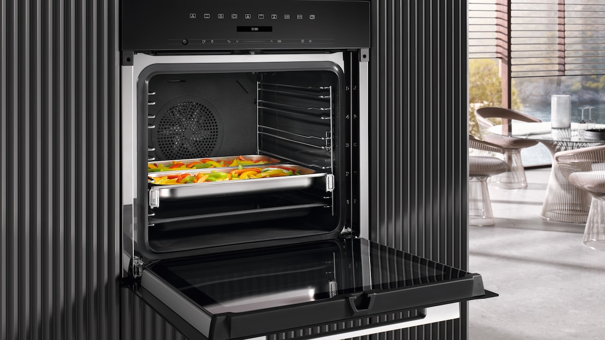 Miele oven open