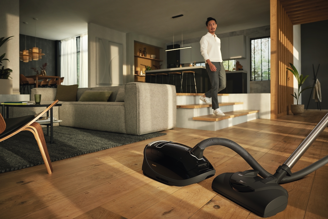 Miele Complete C3 Kona PowerLine SGFE0 Obsidian black