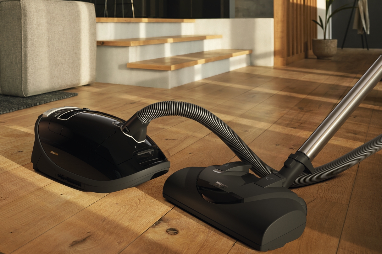 Miele Complete C3 Kona PowerLine SGFE0 Obsidian black