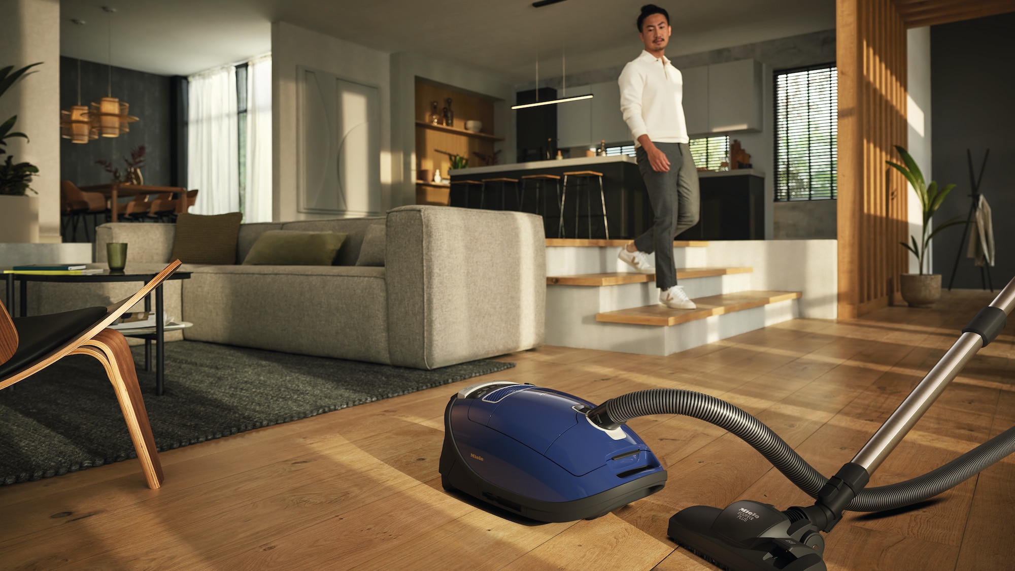 Image of a Miele Complete bagged cylinder vacuum cleaner