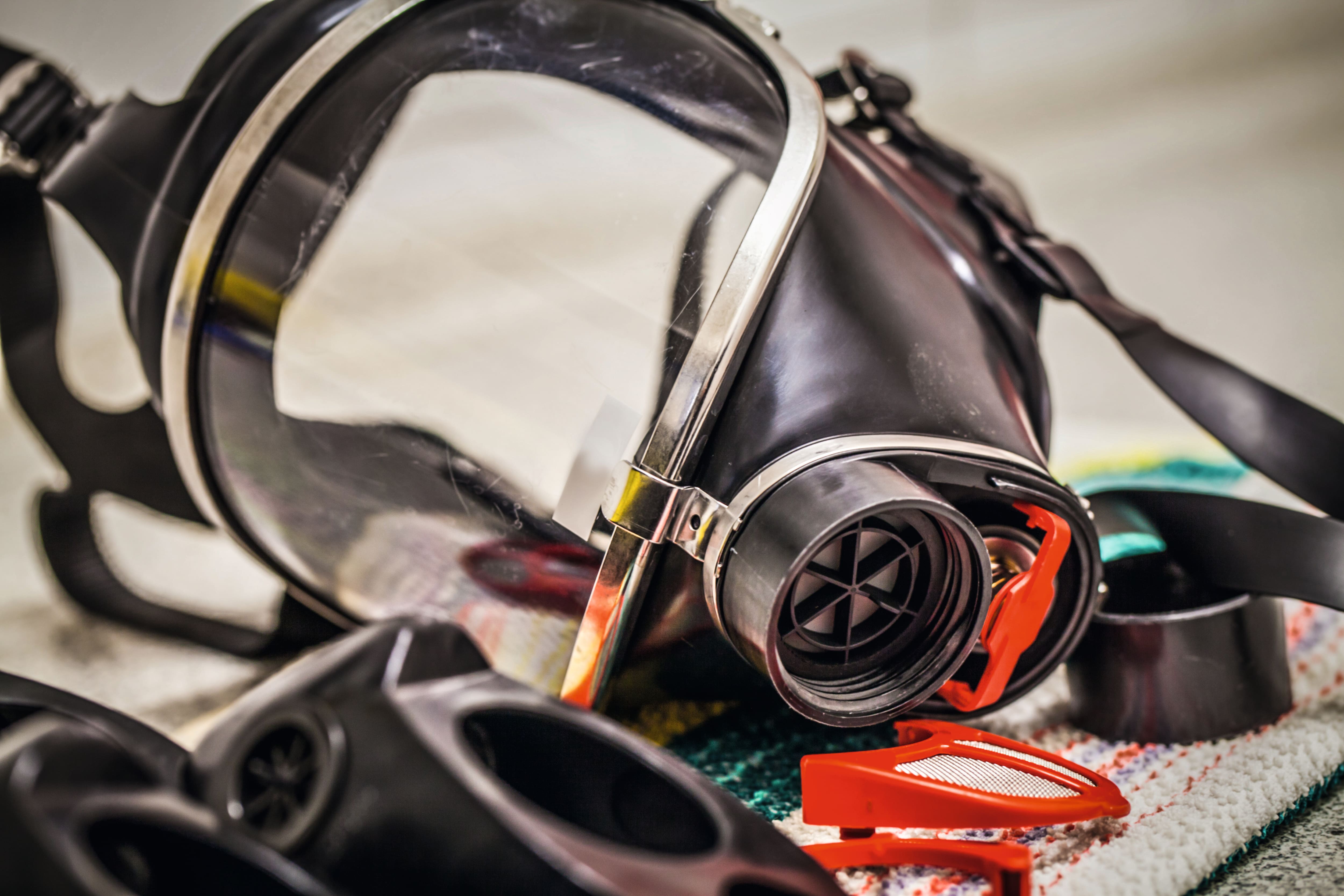 Des masques d'ARI de pompiers