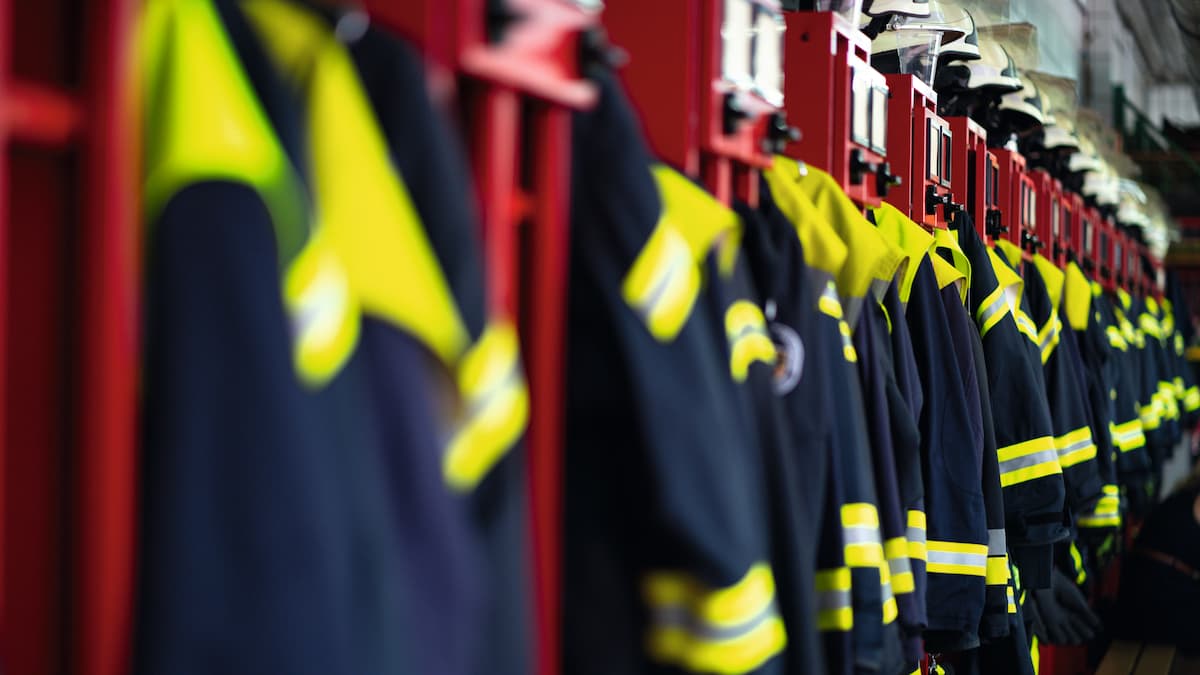 Des vestes de feu de pompiers