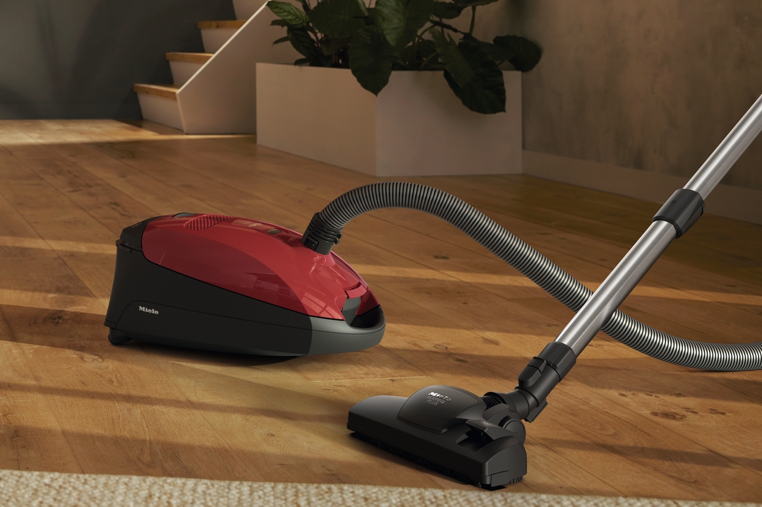 Miele Classic C1 CarCare Mangorot Staubsauger