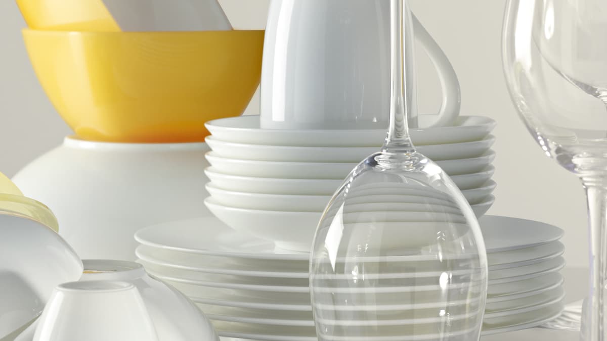 Talerze, szklanki i inne czyste naczynia