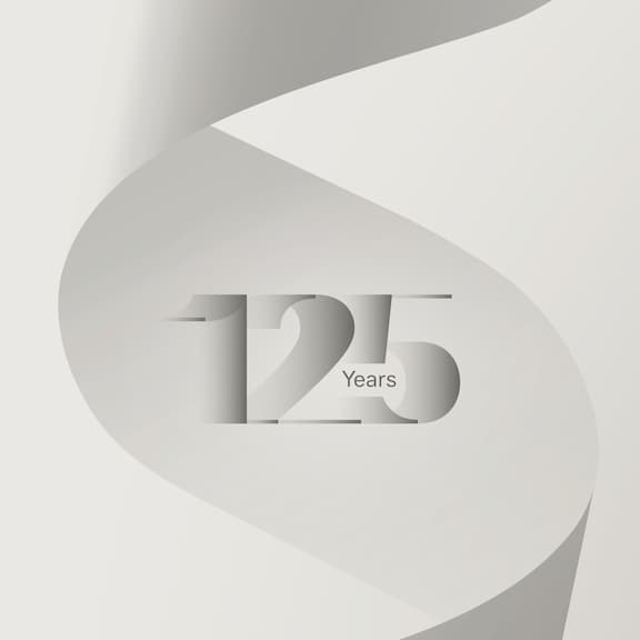 Logo du 125e anniversaire de Miele sur fond gris.