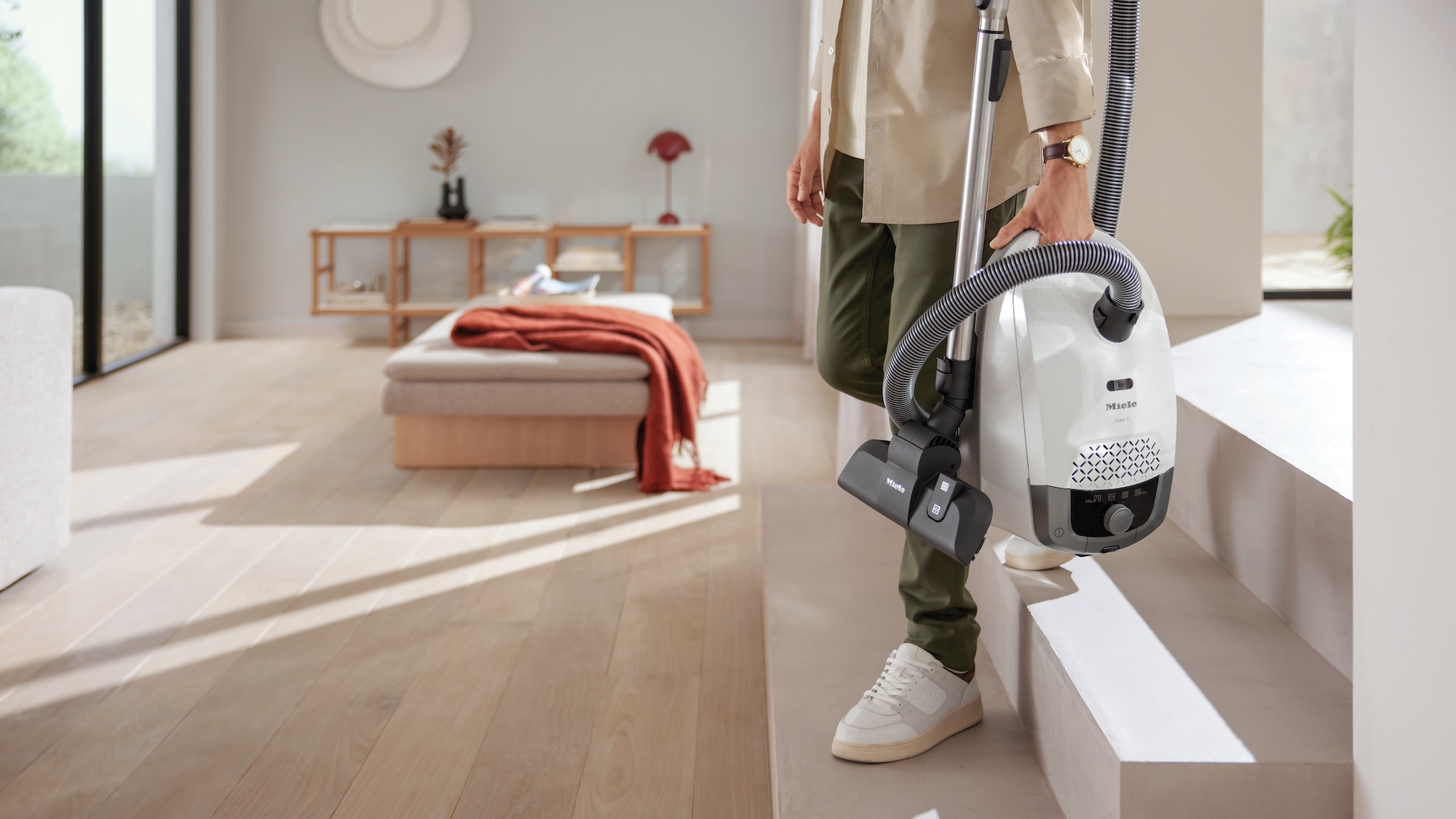 Image of a Miele Complete bagged cylinder vacuum cleaner