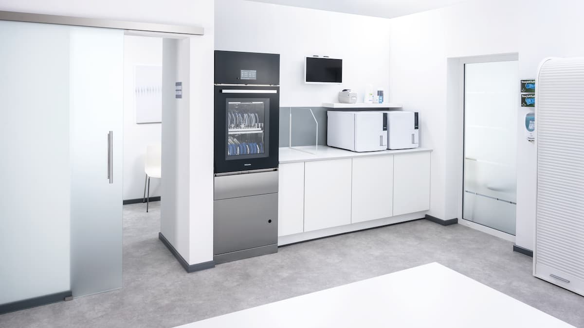 SlimLine Dental diskdesinfektor PWD 7121 i rum för instrumentrengöring