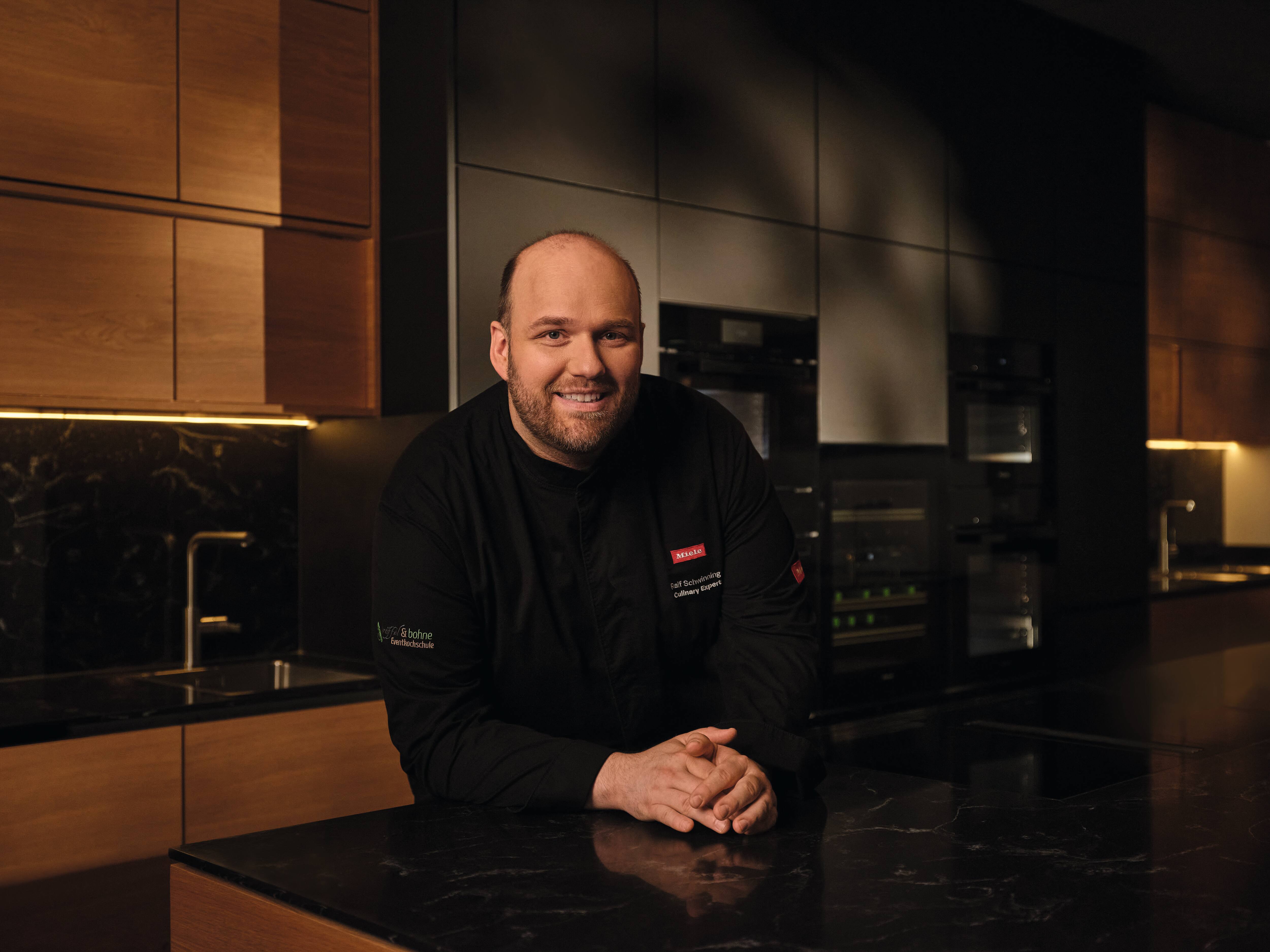 Ralf Schwinning in seiner Kochschule