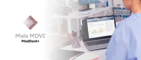 Le logo Miele MOVE MedDent+ est sur le côté gauche. Sur le côté droit, un professionnel de la santé regarde l’écran d’ordinateur avec l’interface du logiciel Miele MOVE MedDent+.