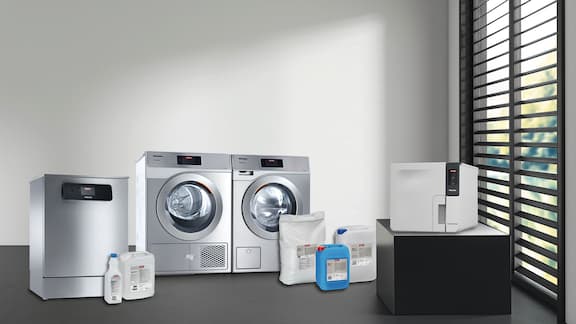 Group photo shows MasterLine dishwasher with ProCare Shine consumables, KleineRiesen washing machine and dryer with ProCare Tex detergent, and Cube steriliser.