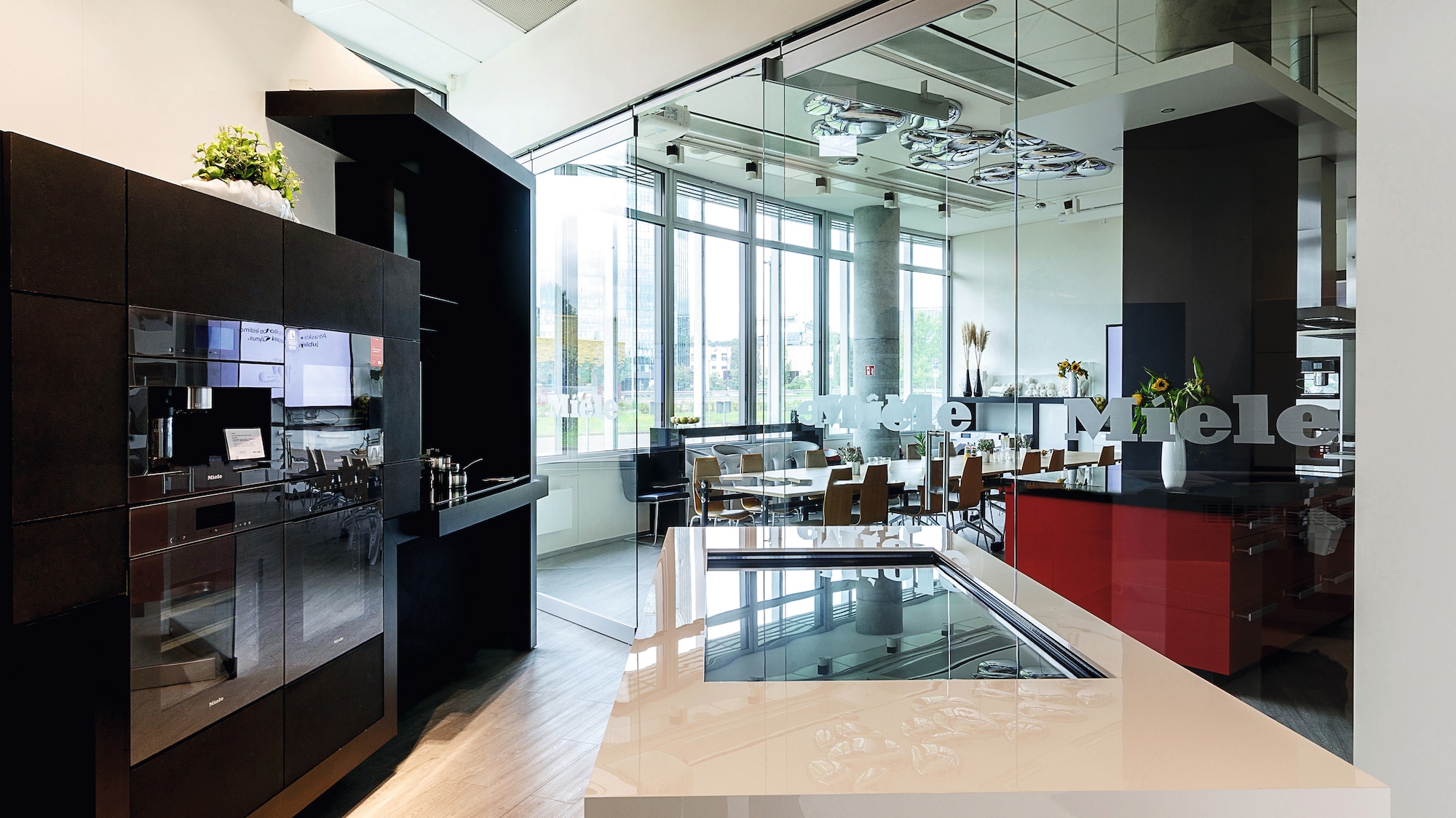 “Miele Experience Center” parduotuvės interjeras