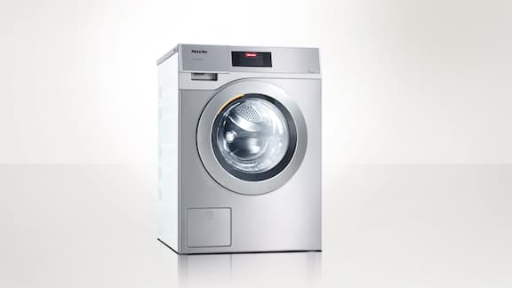 Pralka Miele Professional z serii Małe Olbrzymy PWM 908 na neutralnym tle.