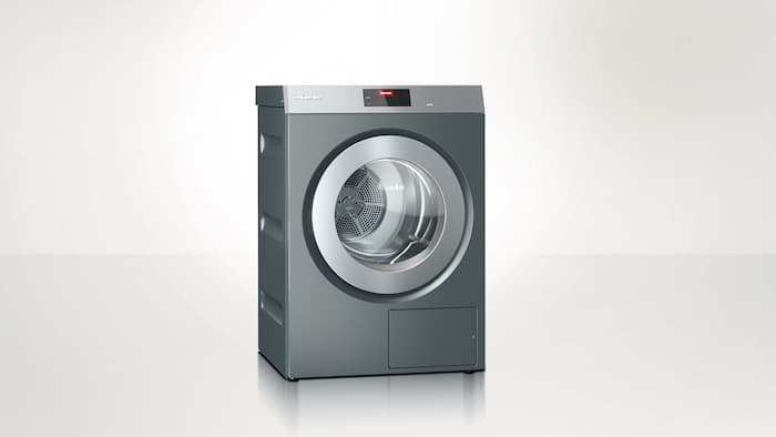 Miele Professional Benchmark PDR 910-tørretumbler mod en neutral baggrund.