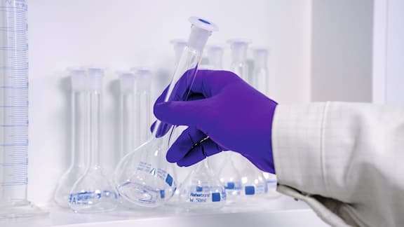 De la verrerie de laboratoire à col étroit